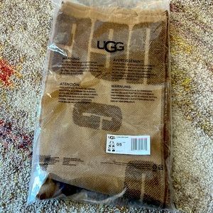 NWT UGG logo scarf